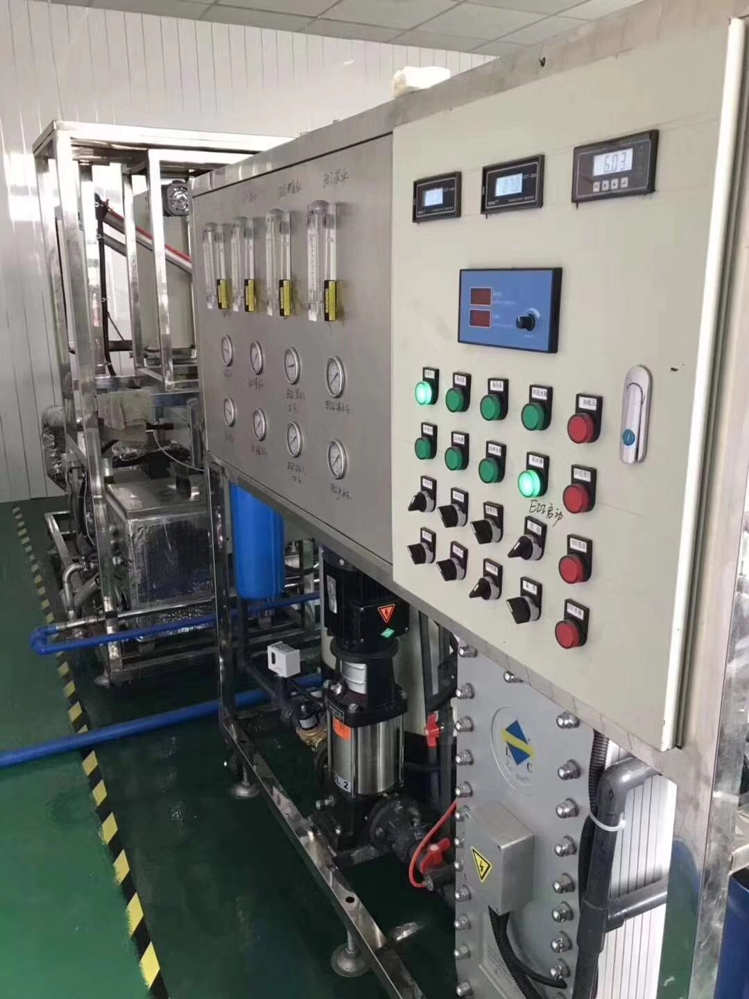 1551862030396664.jpg 光學(xué)玻璃超聲波清洗機(jī)4.jpg